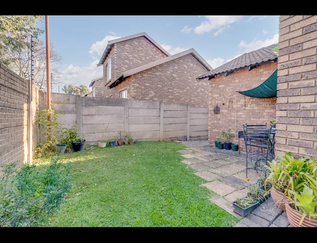 2 BEDROOM TOWNHOUSE FOR SALE IN ALLEN'S NEK